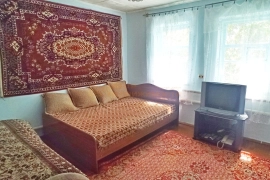 Два небольших домика на большом земельном участке