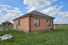 Новый кирпичный дом в районе 2й школы Выселки