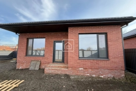 Дом с двумя спальнями и кухней-гостиной..