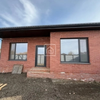 Дом с двумя спальнями и кухней-гостиной..