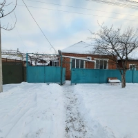 Продаю кирпичный дом в Выселках. 90 м², газ, 13 соток, яма для машины