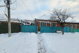 Продаю кирпичный дом в Выселках. 90 м², газ, 13 соток, яма для машины