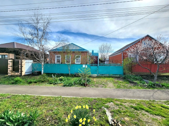 Кирпичный дом 70 м² в Выселках на ул. Свободы, участок 8 соток, сад